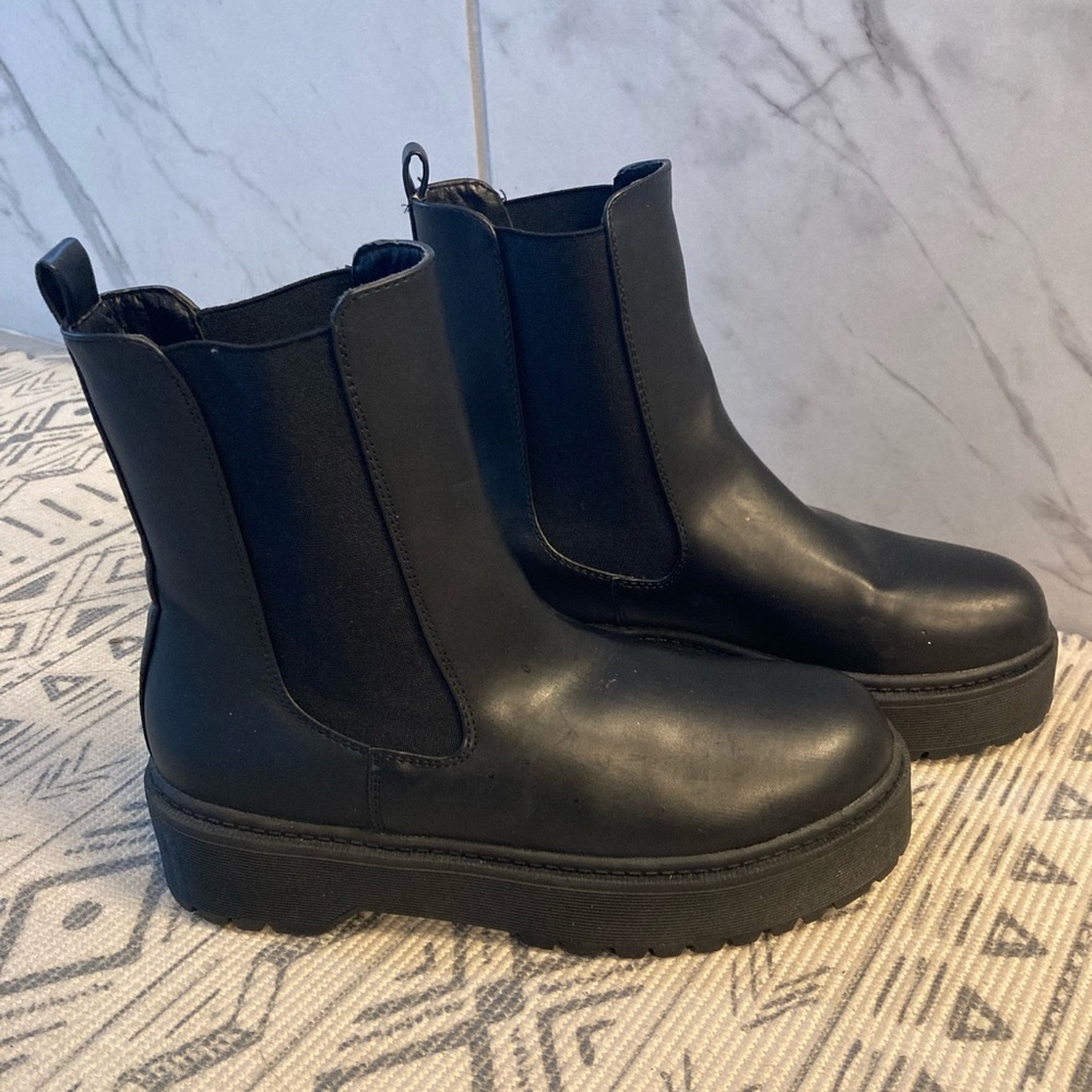 Mia Black Chunky Heeled Chelsea Boots Women’s Size 7.5